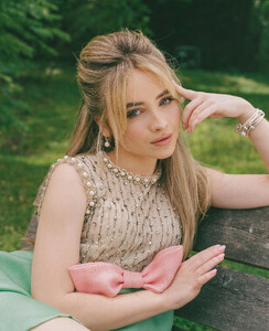 sabrinacarpenter-daily_28329.jpg