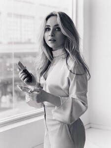sabrinacarpenter-daily_28429.jpg