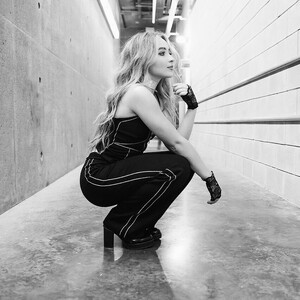sabrinacarpenter-daily_28429.jpg