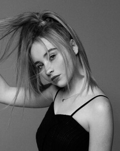 sabrinacarpenter-daily_28429.jpg