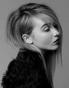 sabrinacarpenter-daily_28529.jpg