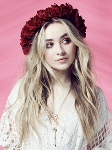 sabrinacarpenter-daily_28529.jpg