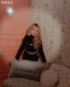 sabrinacarpenter-daily_28629.jpg