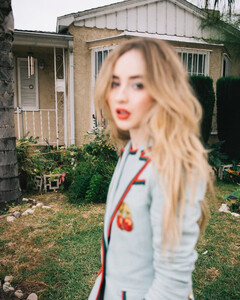 sabrinacarpenter-daily_28729.jpg