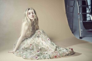sabrinacarpenter-daily_28829.jpg
