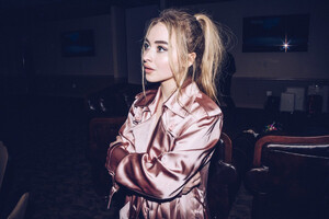 sabrinacarpenter-daily_28929.jpg