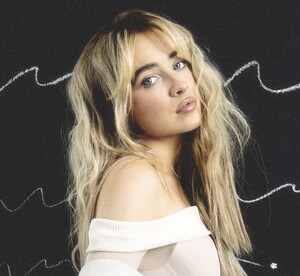 sabrinacarpenter-daily_28929.jpg