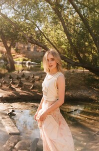 sabrinacarpenter-daily_28929.jpg