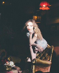 sabrinacarpenter-daily_28929.jpg
