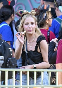 sarah-michelle-gellar-and-freddie-prinze-jr-celebrates-their-daughter-s-birthday-at-disneyland-10-12-2024-4.jpg