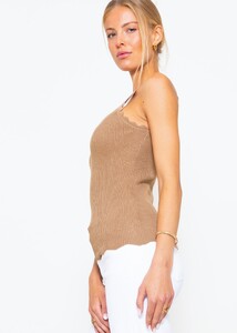 sassyclassy-strick-top-mit-bogenkante-camel-S3202B5523-6.jpg