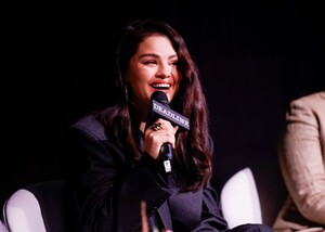 selena-gomez-at-deadline-contenders-in-london-10-12-2024-6.jpg