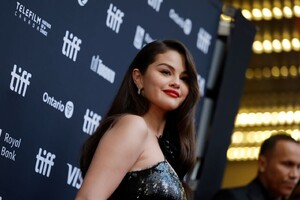 selena-gomez-dazzles-in-rodarte-at-tiff-a-glamorous-jewelry-showcase-2.jpg