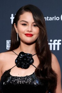 selena-gomez-dazzles-in-rodarte-at-tiff-a-glamorous-jewelry-showcase-4.jpg