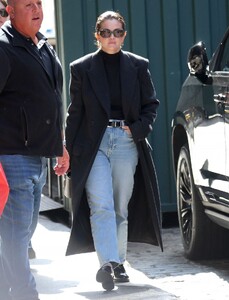selena-gomez-out-for-lunch-in-new-york-10-02-2024-0.jpg