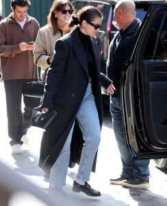 selena-gomez-out-for-lunch-in-new-york-10-02-2024-3.jpg