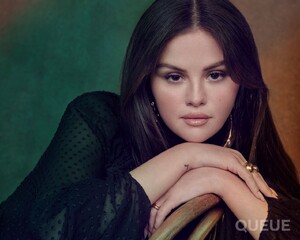 selena-gomez-photoshoot-for-netflix-queue-september-2024-2.jpg