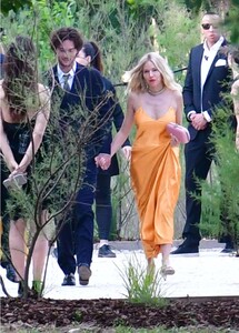 sienna-miller-and-oli-green-at-the-wedding-of-georgia-irwin-and-david-winter-at-la-certosa-island-05-25-2024-2.jpg