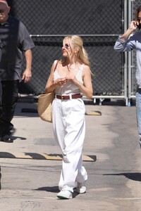 sienna-miller-arrives-at-jimmy-kimmel-live-in-hollywood-06-24-2024-4.jpg