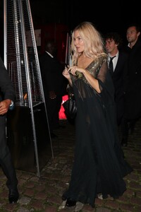 sienna-miller-at-chiltern-firehouse-10-year-anniversary-party-1.jpg