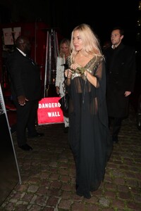 sienna-miller-at-chiltern-firehouse-10-year-anniversary-party-6.jpg