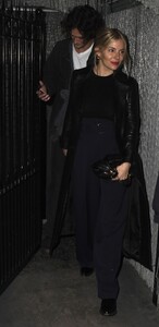 sienna-miller-leaves-cara-delevingne-s-first-performance-of-cabaret-in-london-03-11-2024-3.jpg