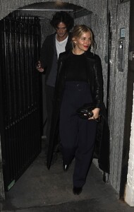 sienna-miller-leaves-cara-delevingne-s-first-performance-of-cabaret-in-london-03-11-2024-4.jpg