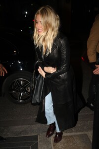 sienna-miller-leaving-restaurant-cavia-kaspiar-in-paris-03-03-2024-4.thumb.jpg.fdd91e0c09decceb4c201f46e98daf0c.jpg