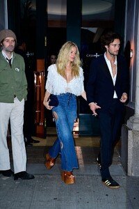 sienna-miller-radiates-boho-elegance-at-the-2024-met-gala-after-parties-0.jpg