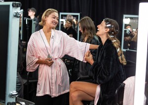 vsecretnews posts 2024-10-15 19.59 DBJ3AW5o60Q_15_15 462996617_422330210900772_7404845612900323610_n.jpg