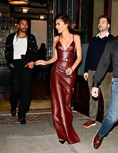 zendaya-leaves-nyc-hotel-after-a-bero-event-10-24-2024-2.jpg