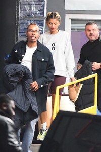 zendaya-leaves-spring-studios-in-new-york-10-15-2024-3.jpg