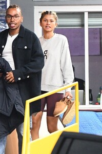 zendaya-leaves-spring-studios-in-new-york-10-15-2024-5.jpg