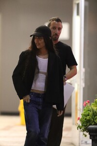 zoe-kravitz-at-sushi-park-with-yves-saint-laurent-creative-director-anthony-vaccarello-in-west-hollywood-08-01-2024-4.jpg