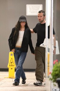 zoe-kravitz-at-sushi-park-with-yves-saint-laurent-creative-director-anthony-vaccarello-in-west-hollywood-08-01-2024-6.jpg