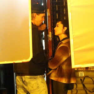 zoe-kravitz-kisses-austin-butler-on-the-set-of-caught-stealing-in-new-york-10-02-2024-3.jpg