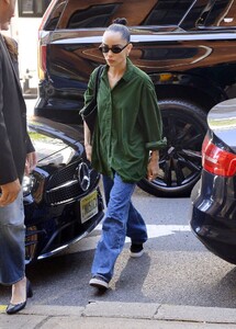 zoe-kravitz-out-and-about-in-new-york-09-05-2024-3.jpg