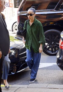 zoe-kravitz-out-and-about-in-new-york-09-05-2024-4.jpg