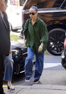 zoe-kravitz-out-and-about-in-new-york-09-05-2024-5.jpg