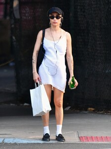 zoe-kravitz-out-in-new-york-06-19-2024-0.jpg