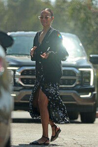 zoe-saldana-steps-out-after-casual-lunch-in-montecito-09-17-2024-5.jpg