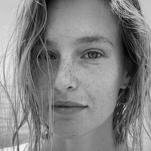 [2024.10.28] livelle_464764703_421035527501666_175915218568879651_n.jpg