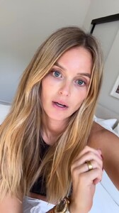 [2024.11.01] katelove_F541D16F74EAF8A3D6DD07826B15908E_video_dashinit.jpg