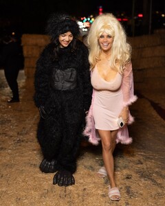 [2024.11.01] sarasampaio_465027069_18472916791058288_7185964902387557174_n.jpg