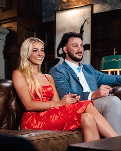 [2024.11.19] livvydunne_467581940_989192316348746_7889021938607842218_n.jpg