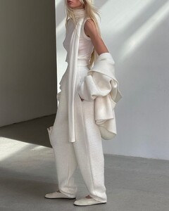 [2024.11.22] revolve_468025063_1113609103444111_2039950700240313388_n.jpg