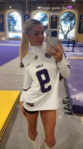 [2024.11.23] livvydunne_468156562_557341523894625_3103193902354204385_n.jpg