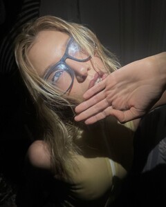 [2024.11.23] stellamaxwell_468032276_536730582678280_4248943167843966789_n.jpg