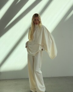 [2024.11.24] helsastudio_468398378_1769992757107945_7717654614357821574_n.jpg