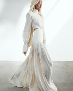 [2024.11.25] revolve_468126139_542616302002967_9056290299499695644_n.jpg